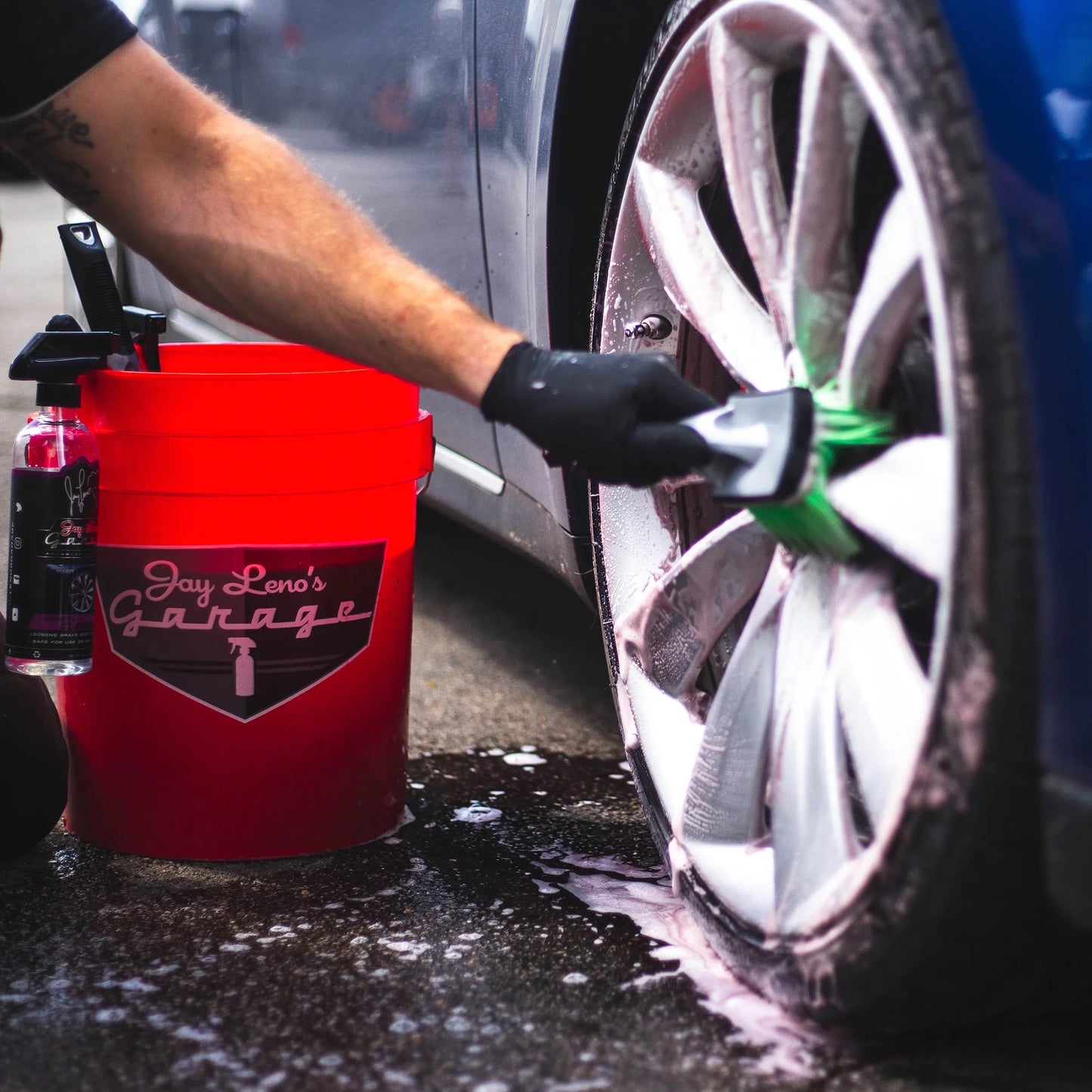 Jay Leno��s Garage Essential Detailing Bucket Kit �C 14-Piece Car Cleaning Set