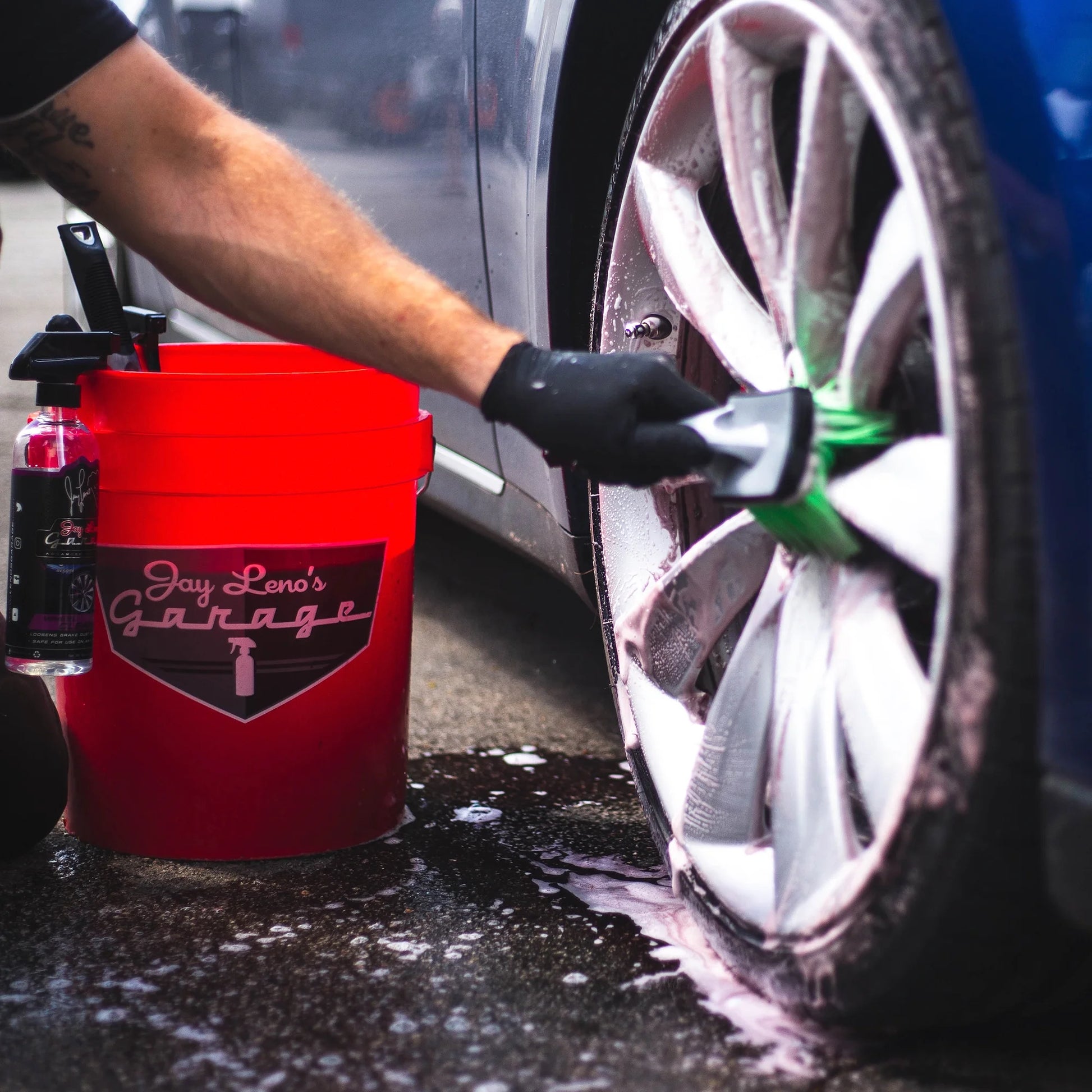 Jay Leno��s Garage Essential Detailing Bucket Kit �C 14-Piece Car Cleaning Set