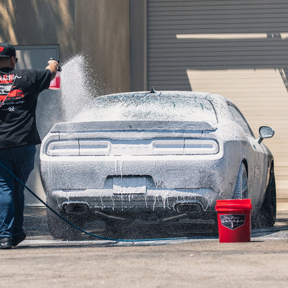 Jay Leno��s Garage Essential Detailing Bucket Kit �C 14-Piece Car Cleaning Set
