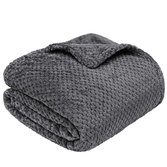 PAVILIA Waffle Fleece Throw Blanket for Couch Bed Dark Gray, Super Soft Fuzzy Cozy Blanket Sofa, Plush Warm Cute Decorative Home Decor Throw, Lightweight All Season, Charcoal Dark Grey, 50x60